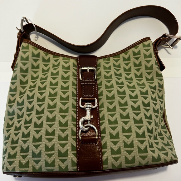 Michael Kor green bag. Good condition. Clasp shows wear. - Picture 1 of 8